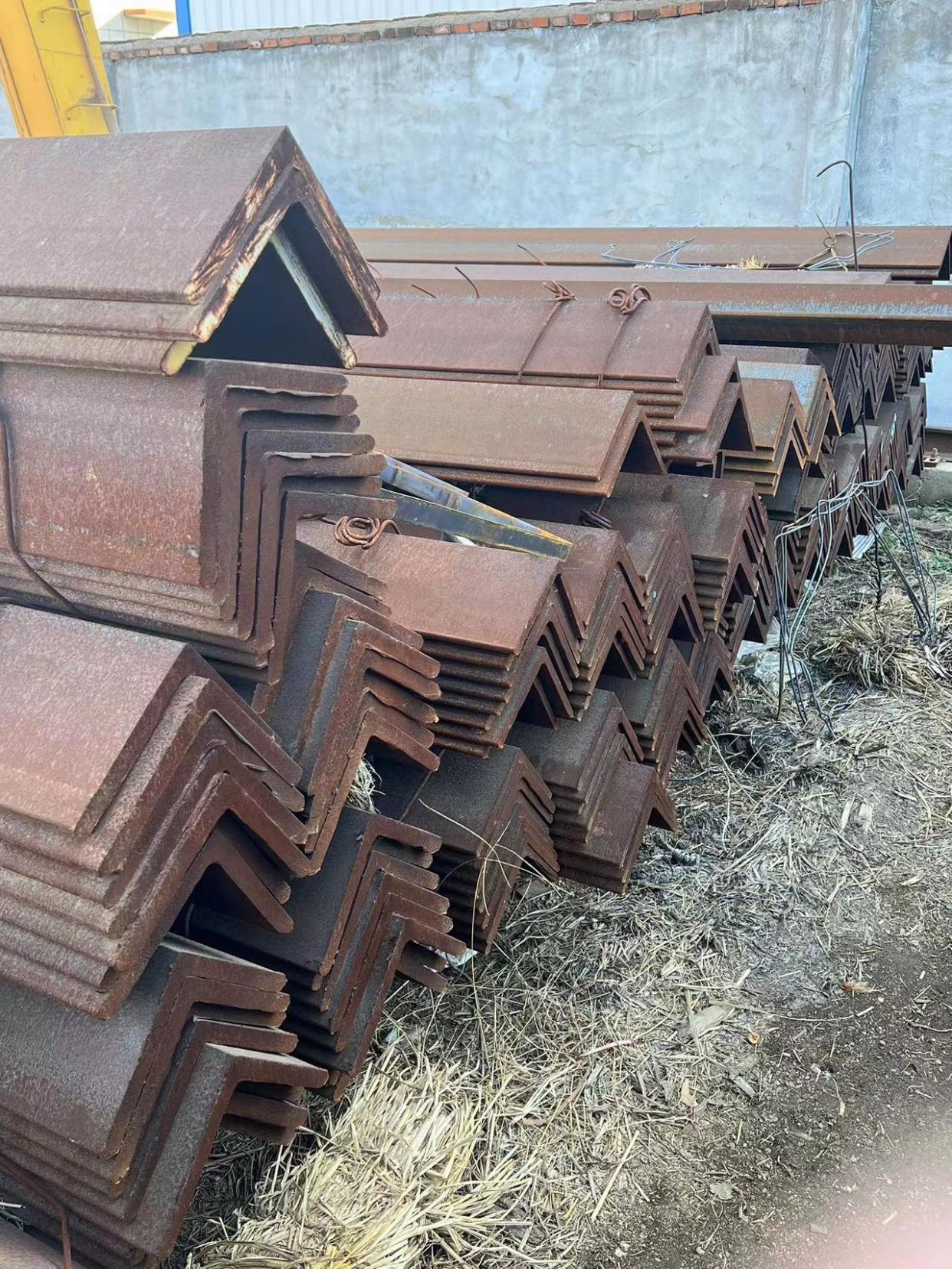 S275JR角鋼與槽鋼全解析 性能、標準與應用深度指南